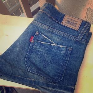 💙Moving Sale: Levi’s denim shorts